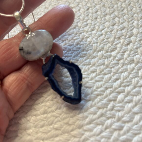 Beautiful AGATE GEODE SLICE & RAINBOW MOONSTONE Handmade Sterling 925 Pendant - Picture 3 of 3